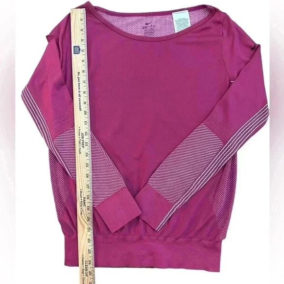 Nike Dri Fit Shirt Womens Medium Seamless Stay Cool Running Athleisure Comfort - Picture 5 of 6